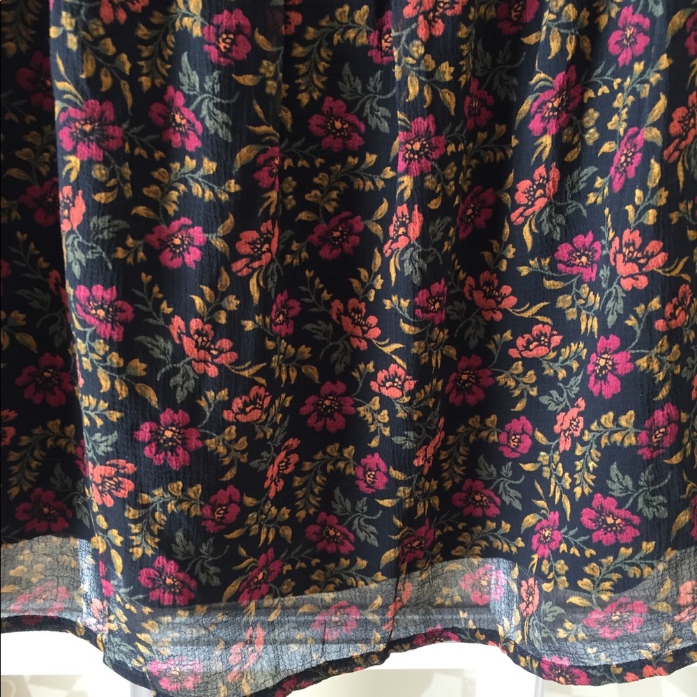 American Eagle Off-the-shoulder Floral Top - Picture 4 of 5